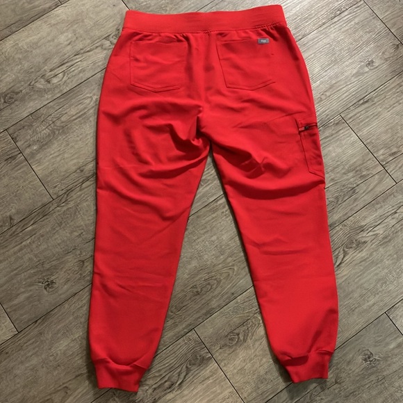 Figs Medium Zamora Bottoms in Pop Red - Picture 3 of 3
